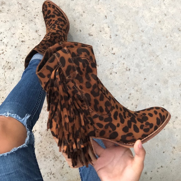 ❤️❤️RESTOCKED LEOPARD PRINT FAUX SUEDE FRINGE BOOT - Picture 2 of 9